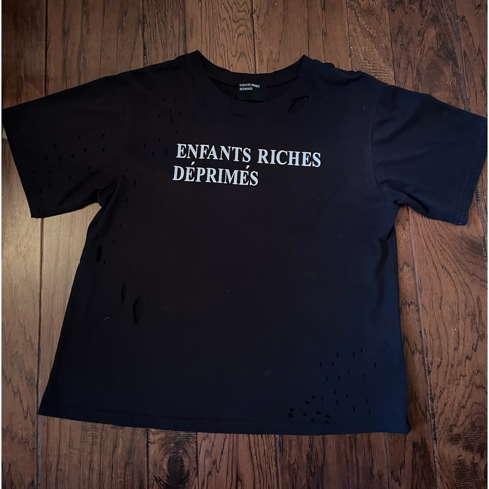 Enfant Riches Deprimes Size Medium 

MM- 22” Pit to Pit, 25” Top to Bottom